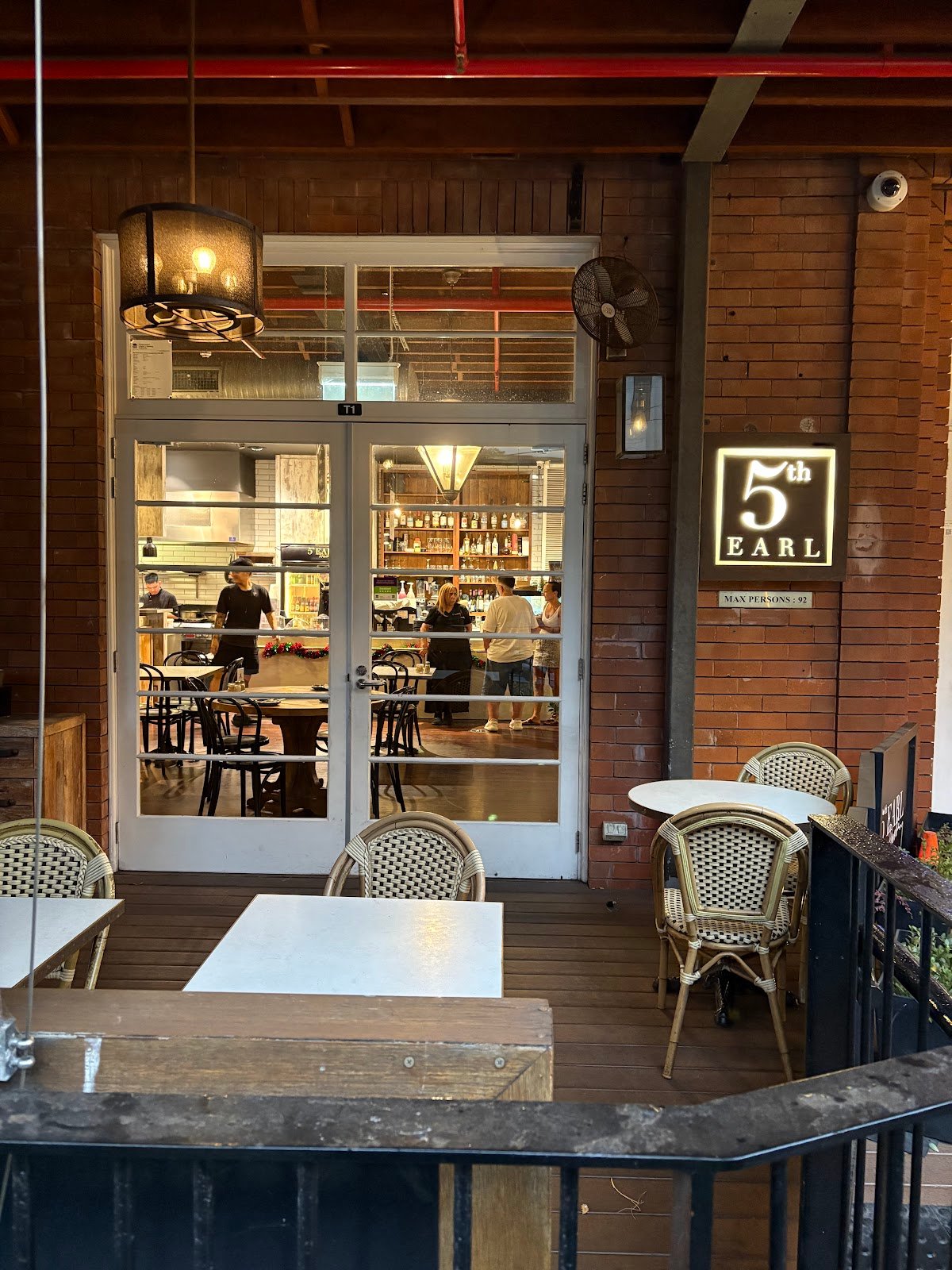 5th Earl Rosebery — restaurant in Rosebery, Sydney